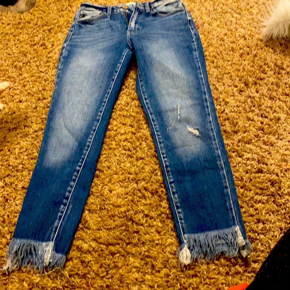 Kancan Crop jeans with frayed bottom size 26 brand new